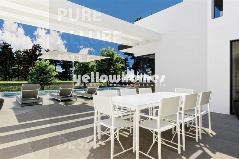 Moradia contemporânea em construção frente ao golfe em Vilamoura